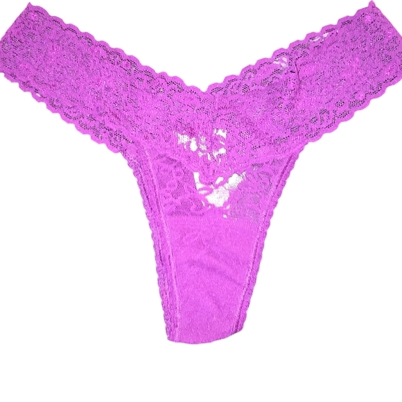 VICTORIA'S SECRET STRETCH LACE THONG - Picture 1 of 3
